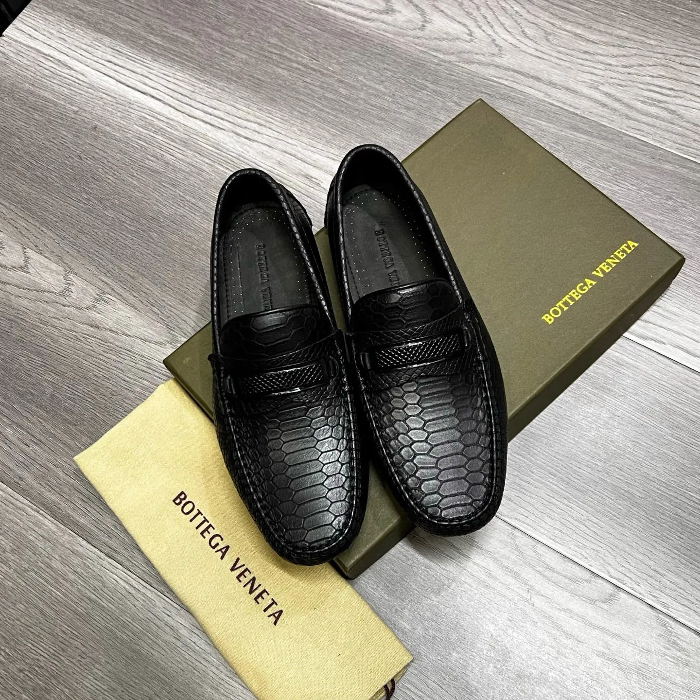 Factory price 480 BV 〰️Purely handmade classic men's beanie shoes👉👉driving shoes, slip-on shoes, made of imported cowhide from Italy, 💕water-dyed cowhide lining, 🔊original outsole, waterproof platform design, comfortable on the feet. Good choice for traveling and driving, single color available, code number: 38-44, (45 can be customized)